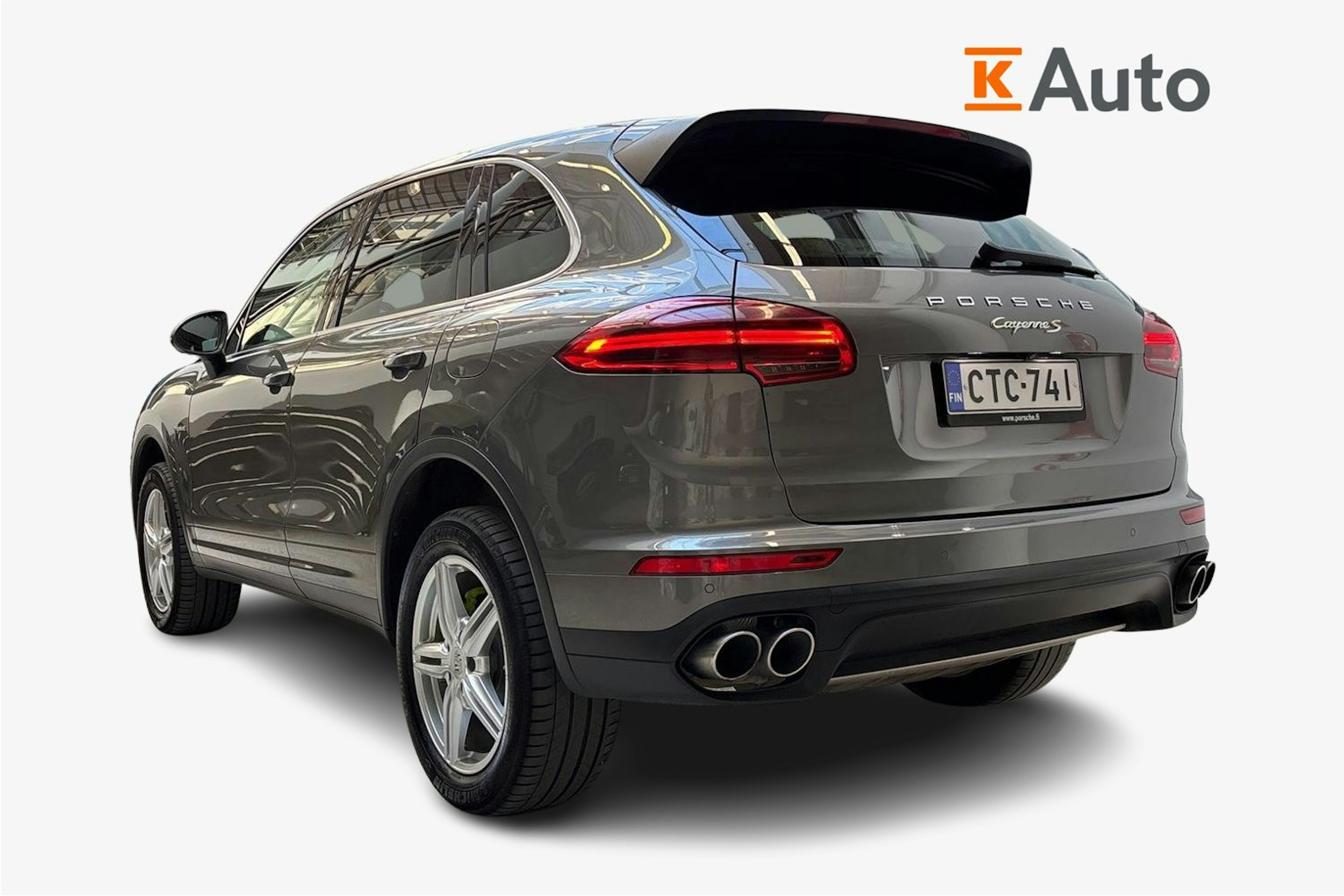met. harmaa Porsche Cayenne 2015 kuva 2.