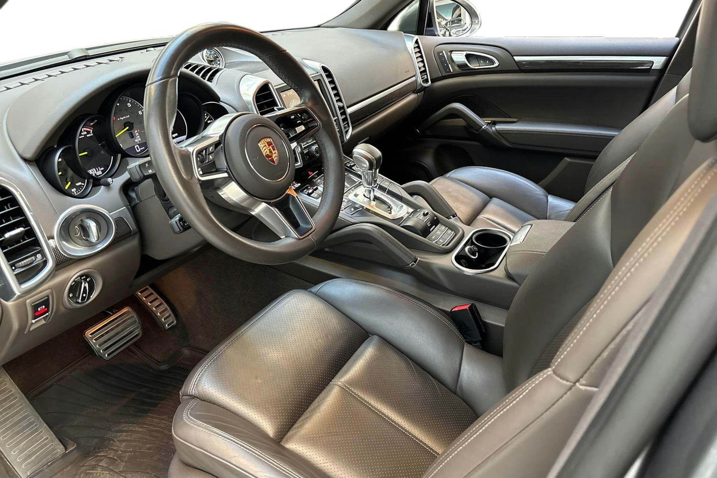 met. harmaa Porsche Cayenne 2015 kuva 6.
