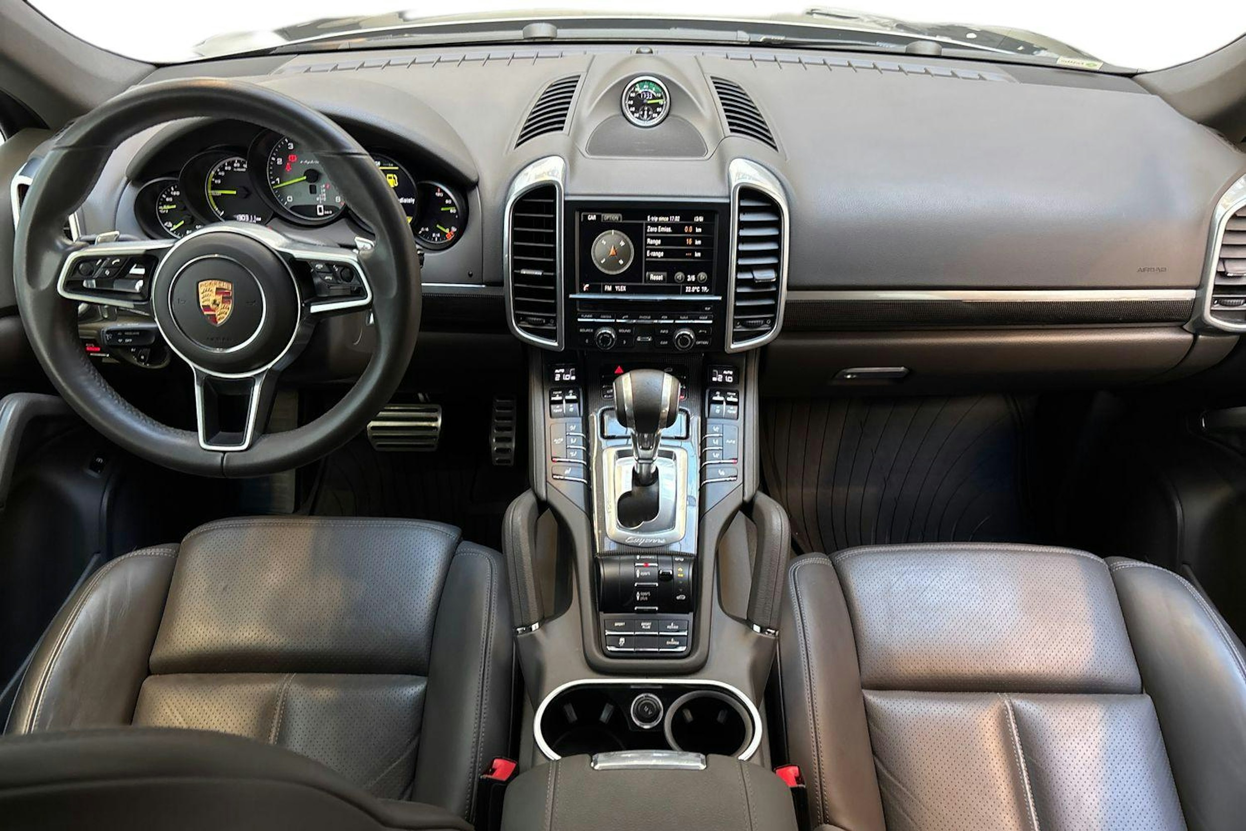 met. harmaa Porsche Cayenne 2015 kuva 7.