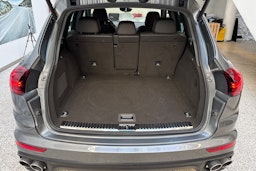 met. harmaa Porsche Cayenne 2015 kuva 11.