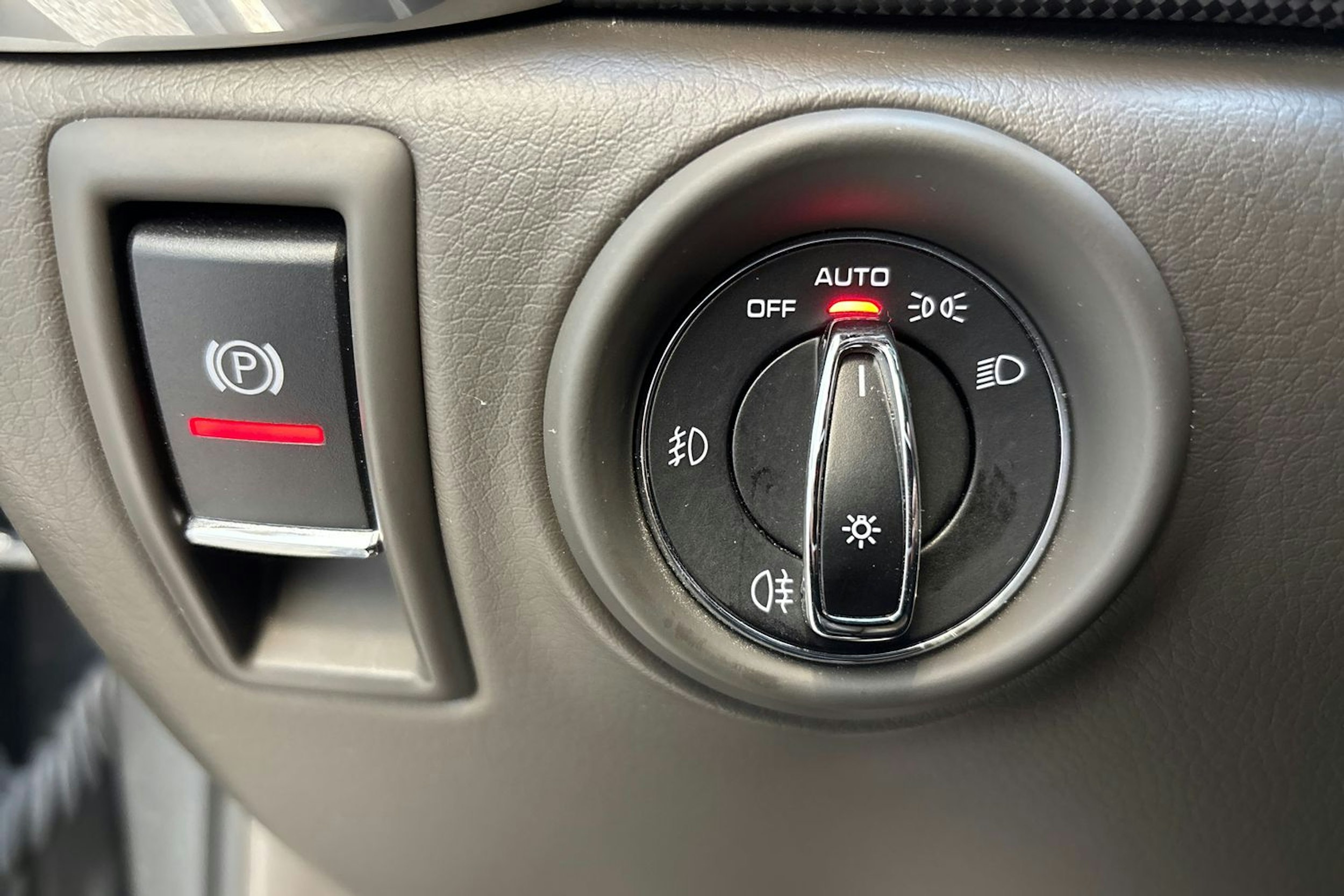 met. harmaa Porsche Cayenne 2015 kuva 15.