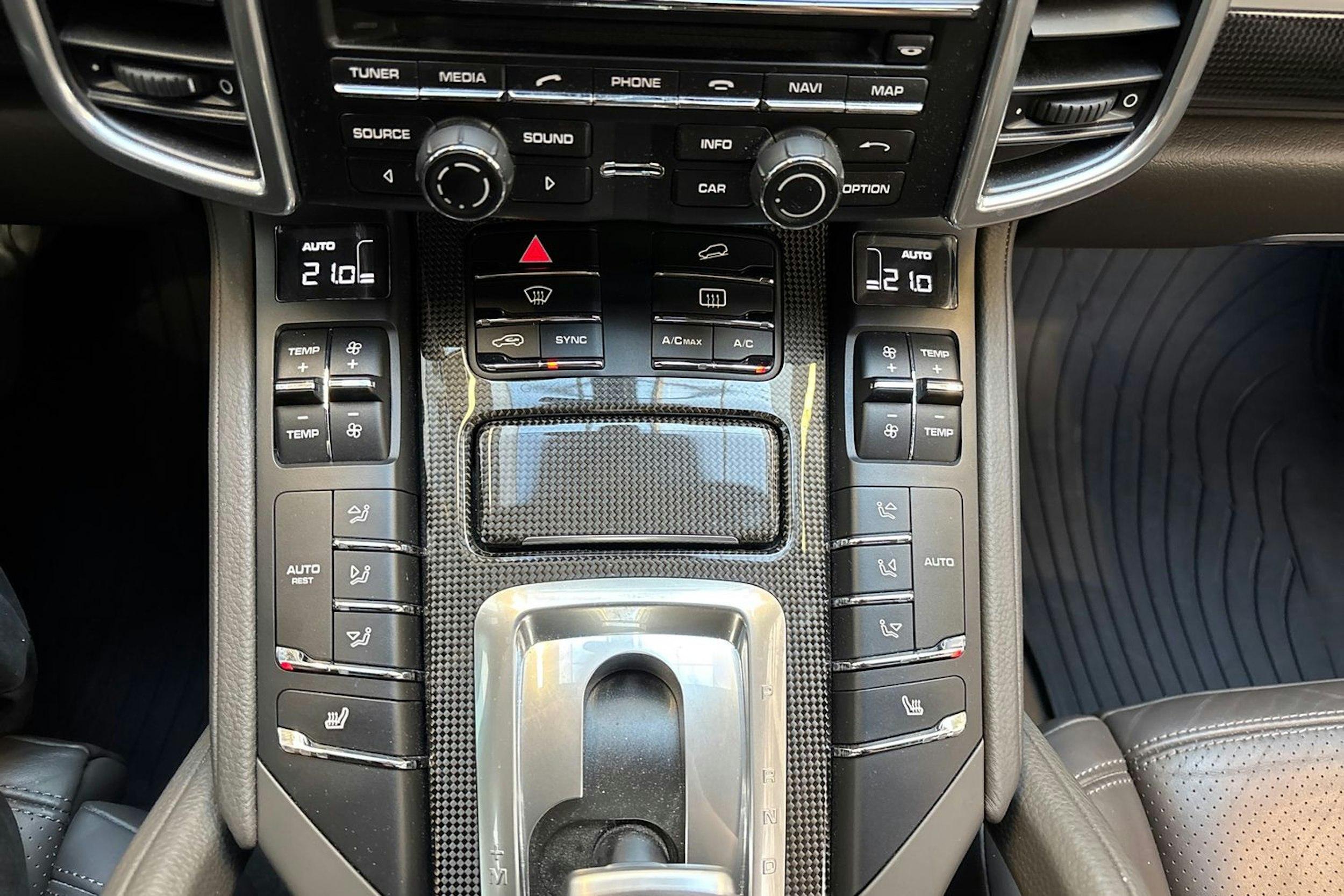 met. harmaa Porsche Cayenne 2015 kuva 22.