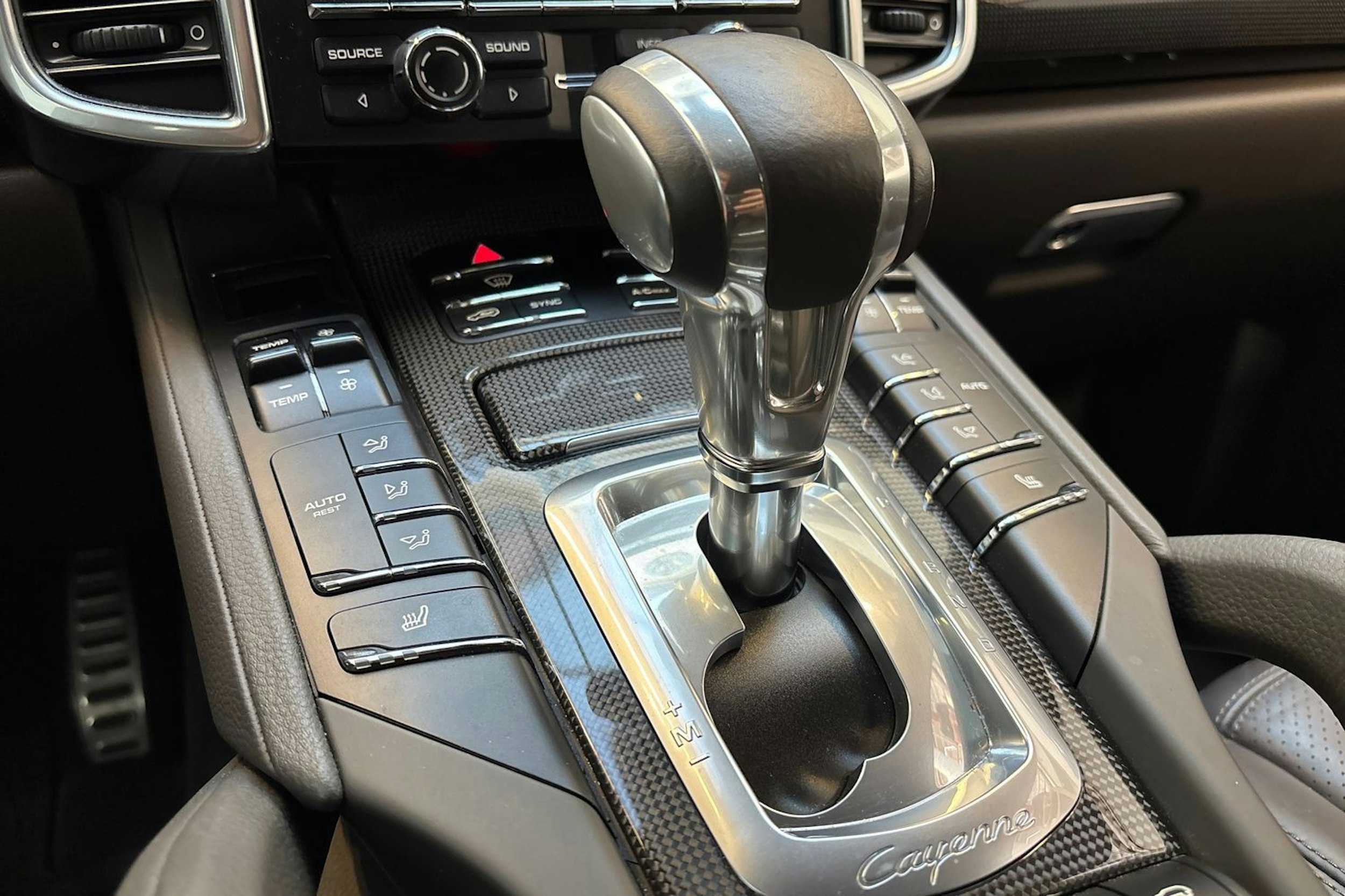 met. harmaa Porsche Cayenne 2015 kuva 23.
