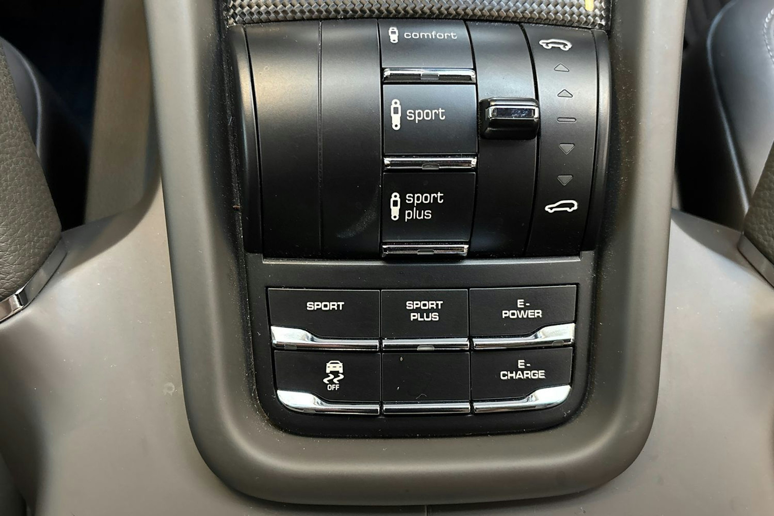 met. harmaa Porsche Cayenne 2015 kuva 24.