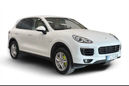 Valkoinen Porsche Cayenne 2015 kuva 1.