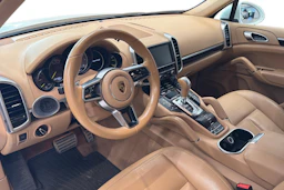 Valkoinen Porsche Cayenne 2015 kuva 7.