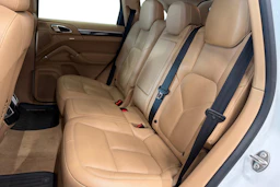 Valkoinen Porsche Cayenne 2015 kuva 9.