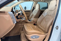 Valkoinen Porsche Cayenne 2015 kuva 11.