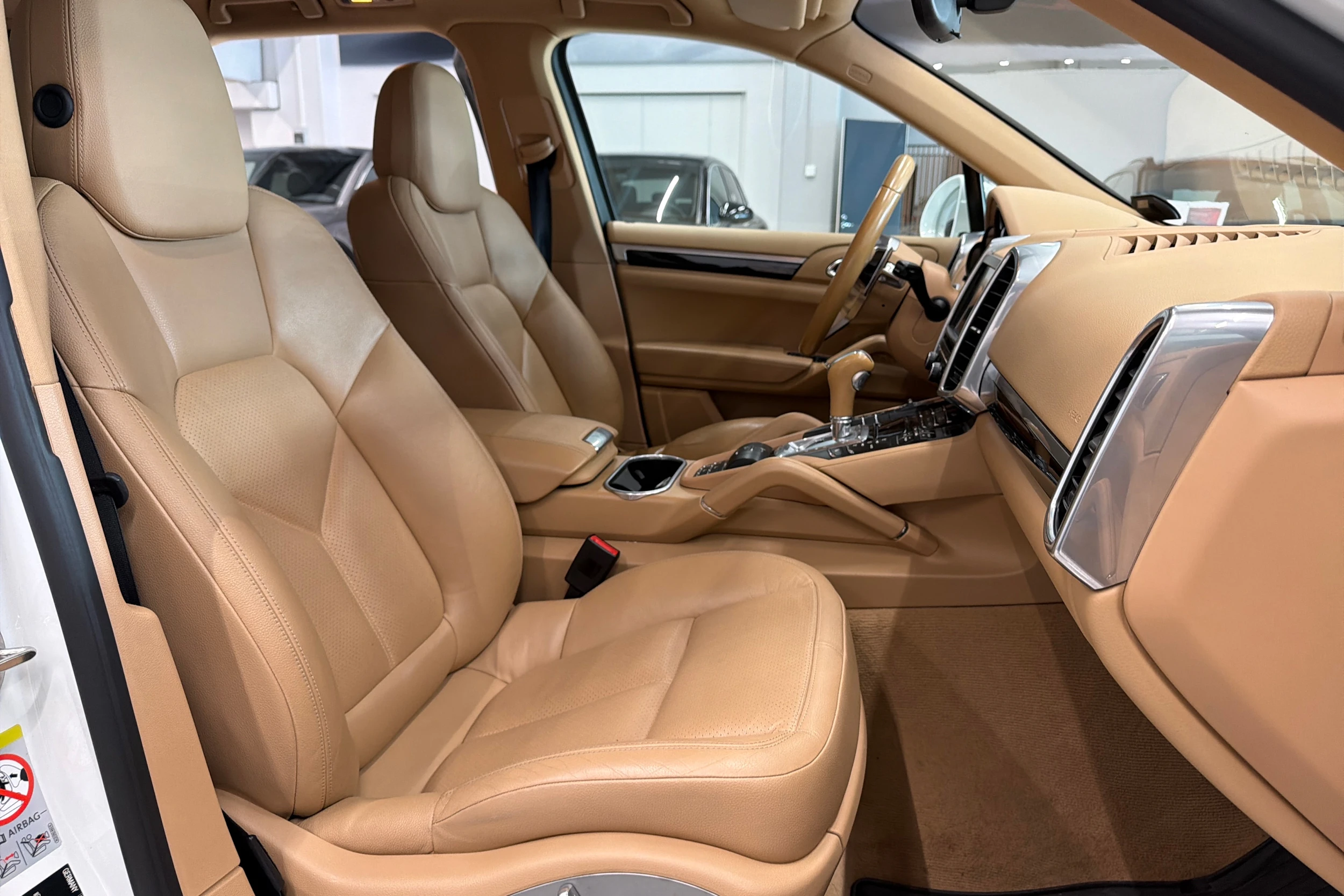 Valkoinen Porsche Cayenne 2015 kuva 12.