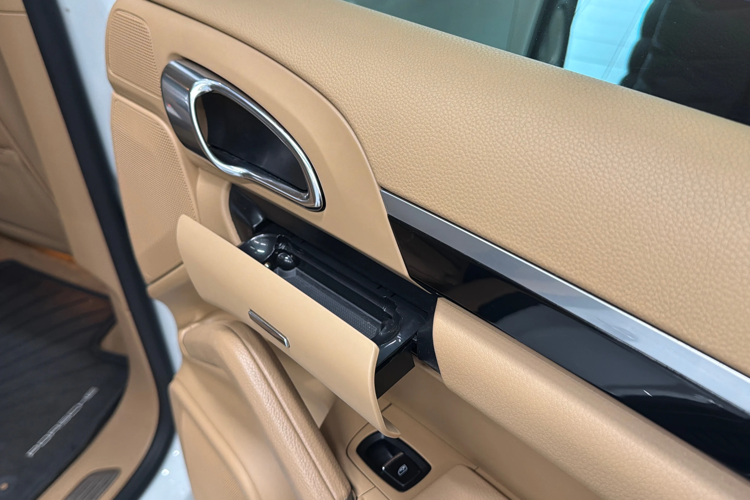 Valkoinen Porsche Cayenne 2015 kuva 14.