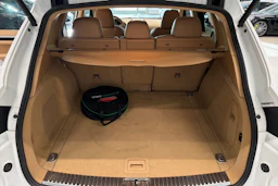 Valkoinen Porsche Cayenne 2015 kuva 15.