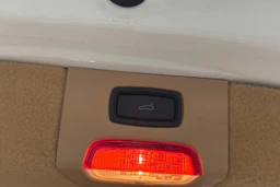Valkoinen Porsche Cayenne 2015 kuva 16.