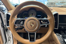 Valkoinen Porsche Cayenne 2015 kuva 17.