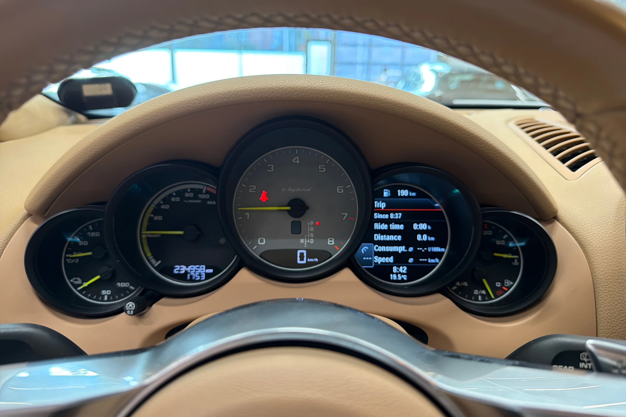 Valkoinen Porsche Cayenne 2015 kuva 19.