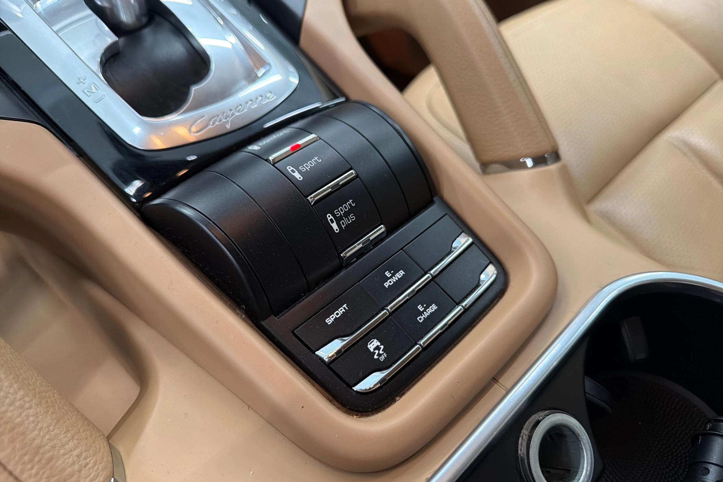 Valkoinen Porsche Cayenne 2015 kuva 20.