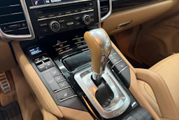 Valkoinen Porsche Cayenne 2015 kuva 21.