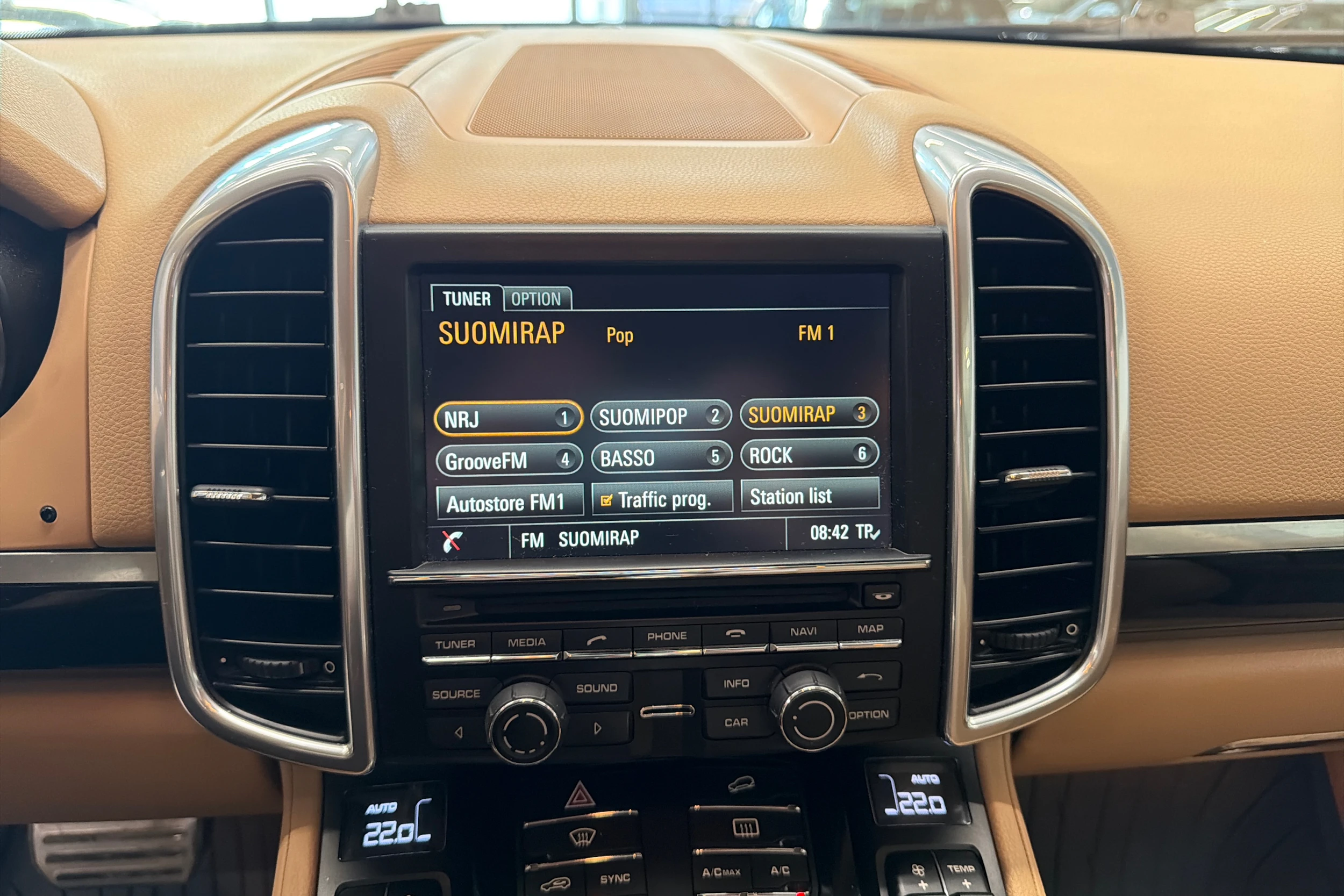 Valkoinen Porsche Cayenne 2015 kuva 22.