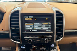 Valkoinen Porsche Cayenne 2015 kuva 22.