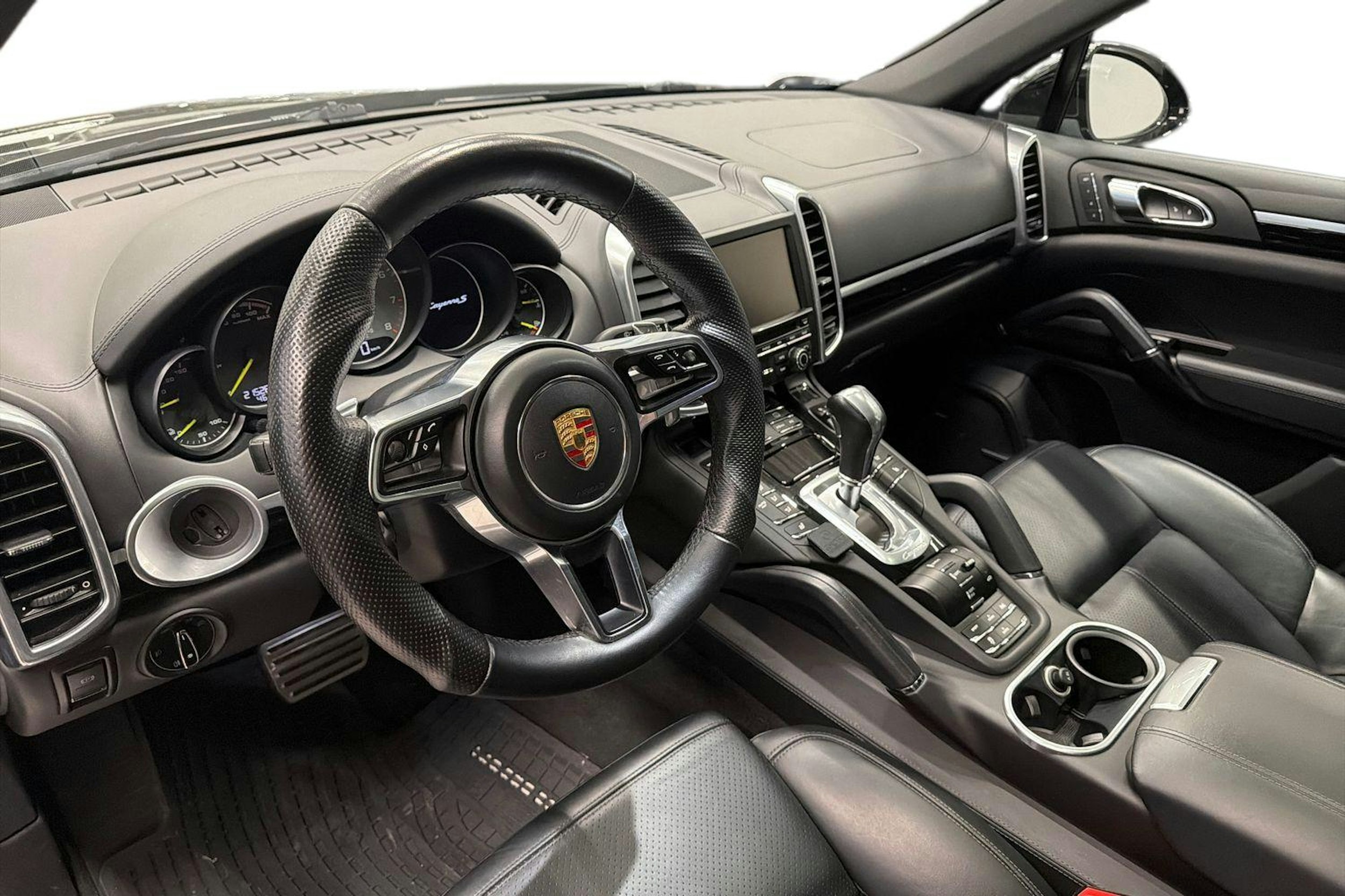 Musta Porsche Cayenne 2015 kuva 6.