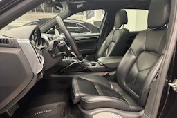 Musta Porsche Cayenne 2015 kuva 9.