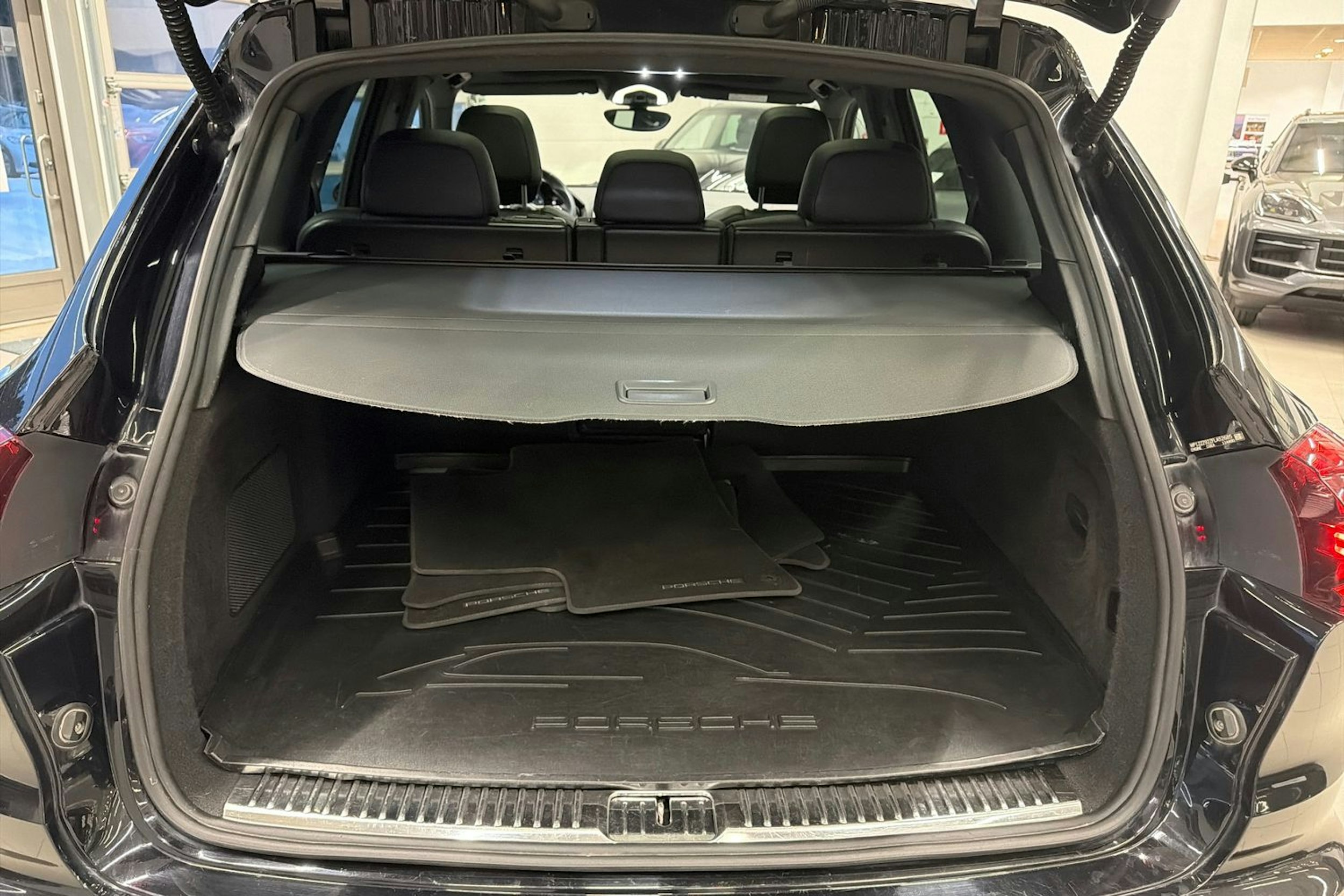 Musta Porsche Cayenne 2015 kuva 10.