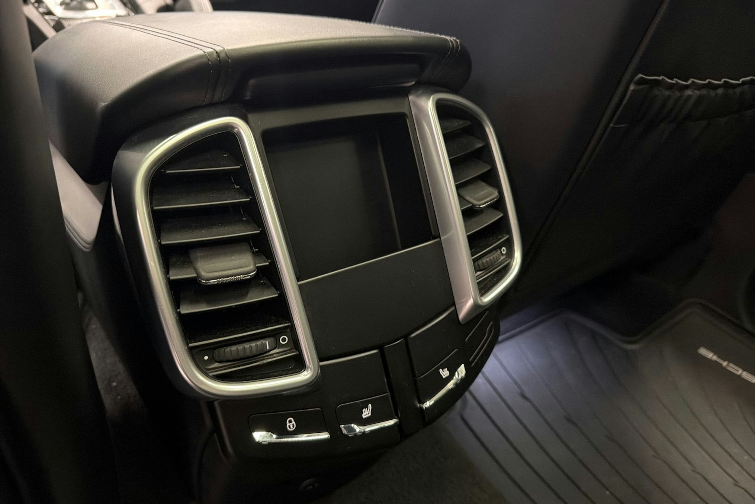 Musta Porsche Cayenne 2015 kuva 11.