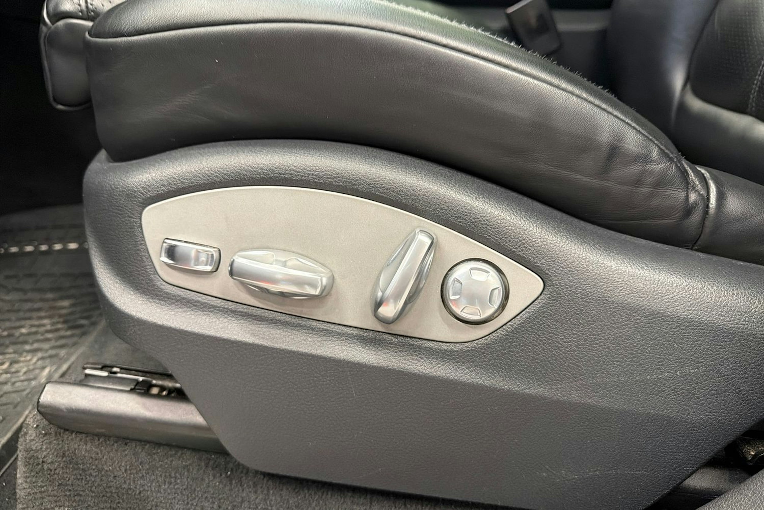 Musta Porsche Cayenne 2015 kuva 13.