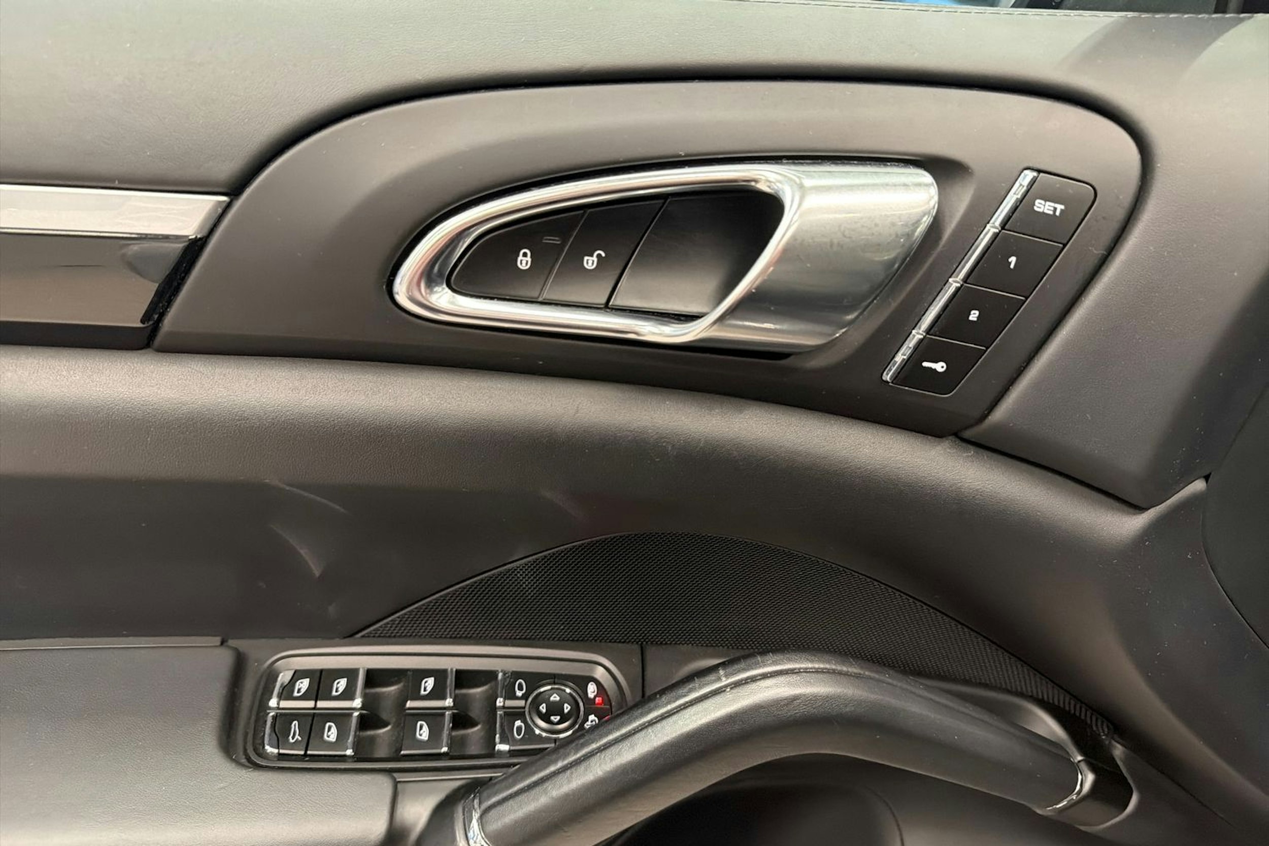 Musta Porsche Cayenne 2015 kuva 14.