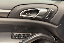 Musta Porsche Cayenne 2015 kuva 14.