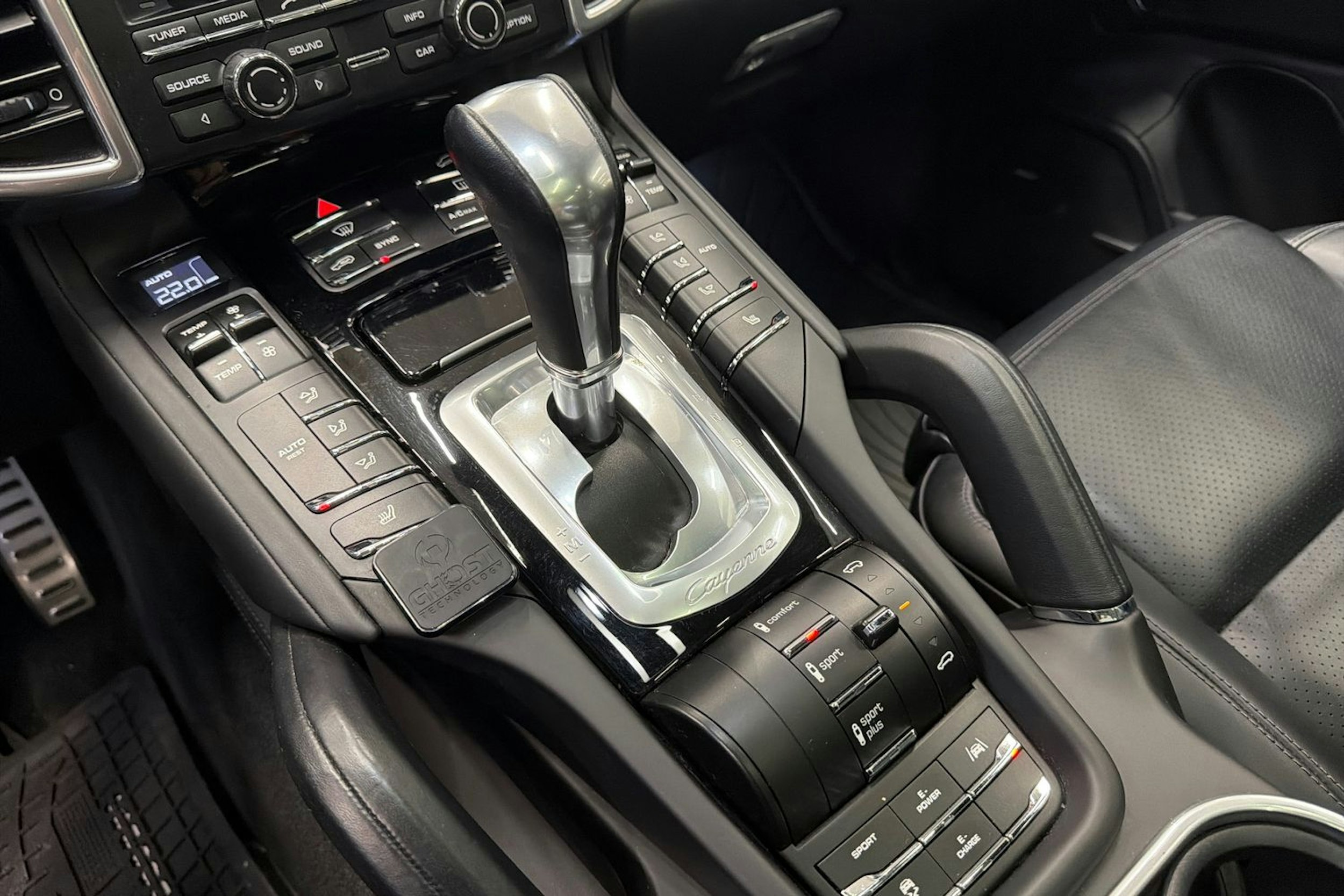 Musta Porsche Cayenne 2015 kuva 17.