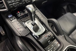 Musta Porsche Cayenne 2015 kuva 17.