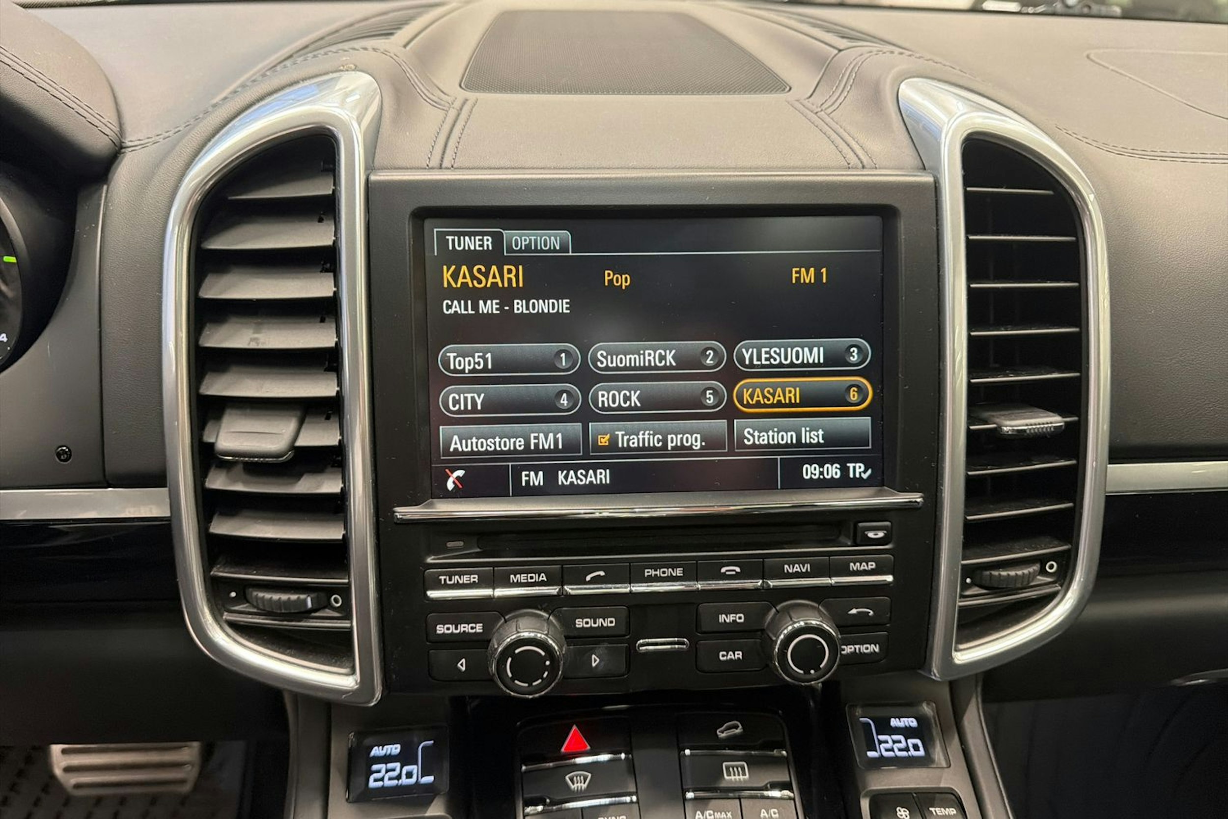 Musta Porsche Cayenne 2015 kuva 18.