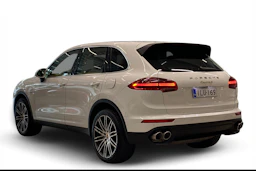 Valkoinen Porsche Cayenne 2015 kuva 2.