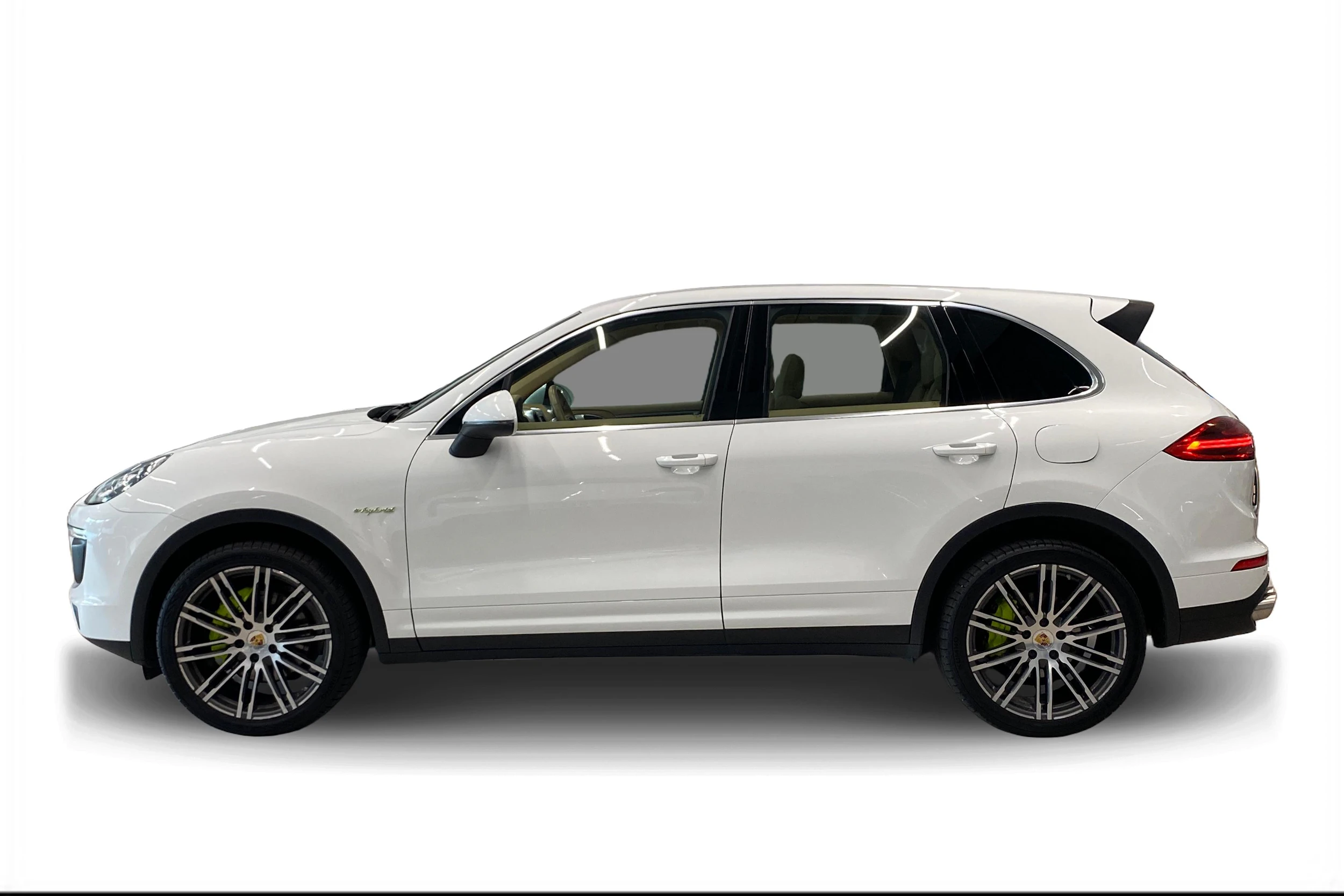 Valkoinen Porsche Cayenne 2015 kuva 5.