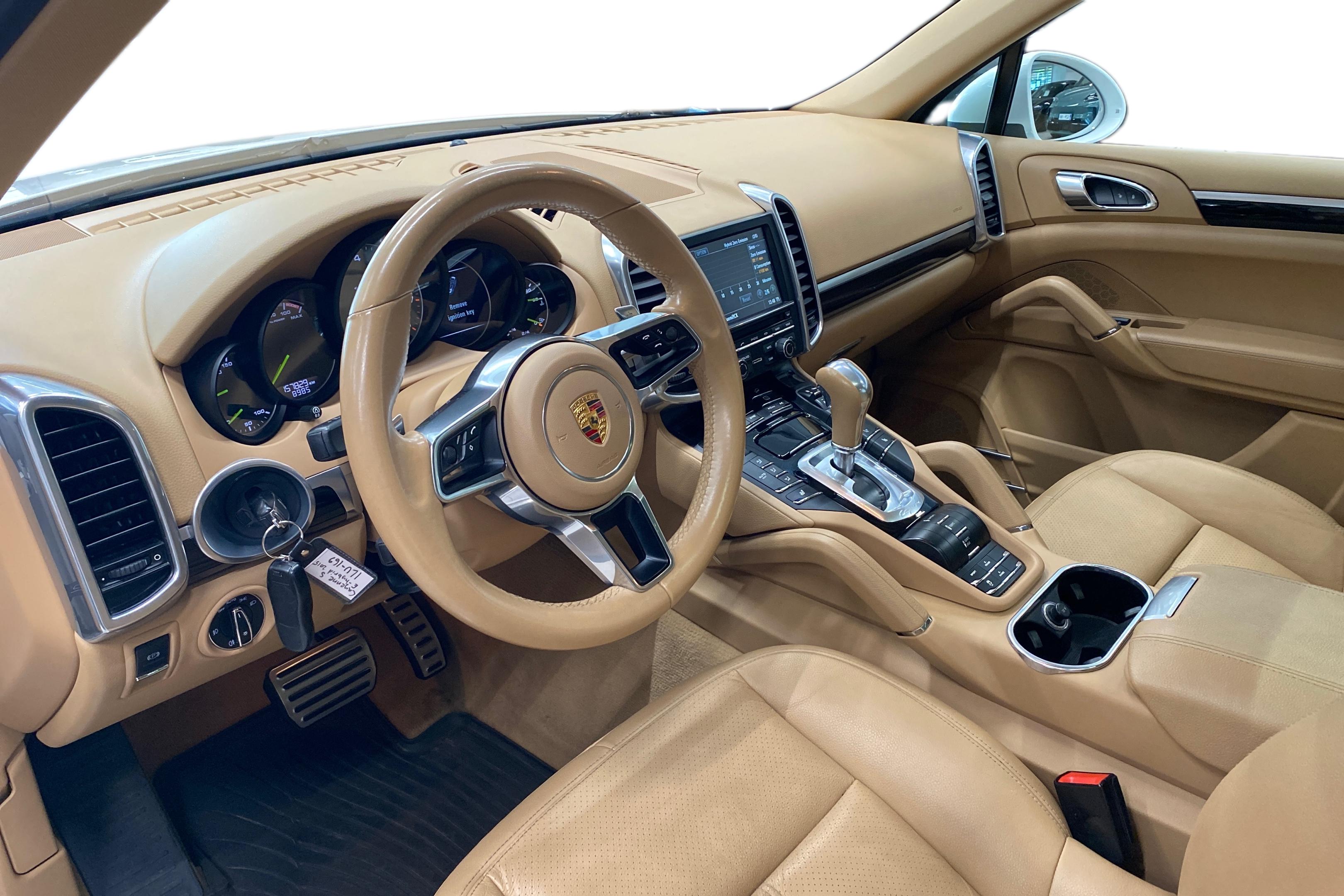 Porsche Cayenne S E-hybrid 2015, kuva 6/17