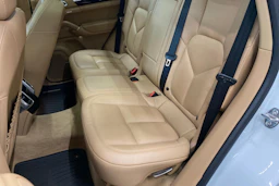 Valkoinen Porsche Cayenne 2015 kuva 8.