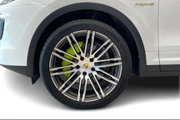 Valkoinen Porsche Cayenne 2015 kuva 9.