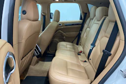 Valkoinen Porsche Cayenne 2015 kuva 10.