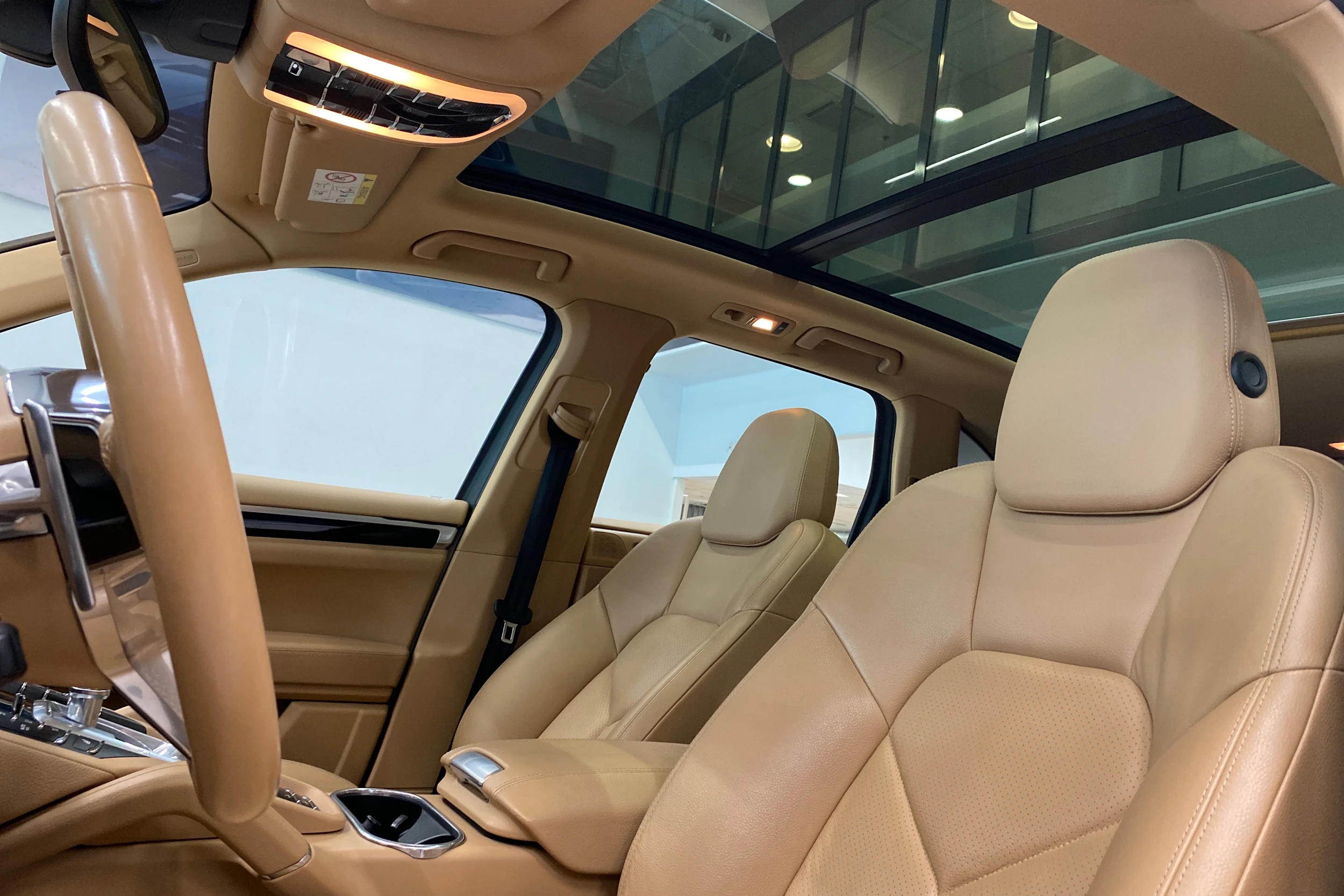 Valkoinen Porsche Cayenne 2015 kuva 13.