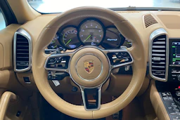 Valkoinen Porsche Cayenne 2015 kuva 14.