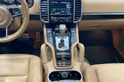 Valkoinen Porsche Cayenne 2015 kuva 15.