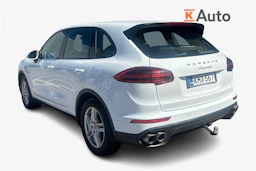 Valkoinen Porsche Cayenne 2015 kuva 2.