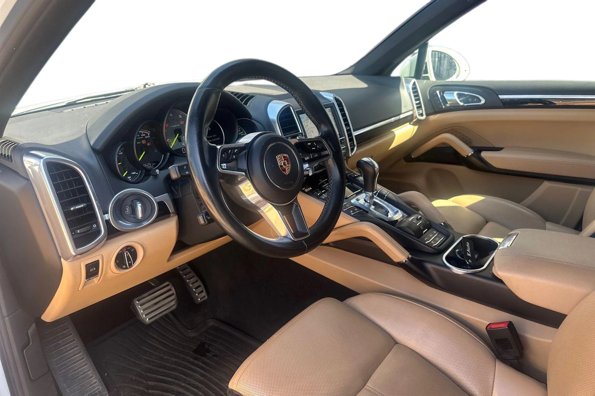 Valkoinen Porsche Cayenne 2015 kuva 3.