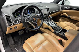 valkoinen Porsche Cayenne 2015 kuva 6.