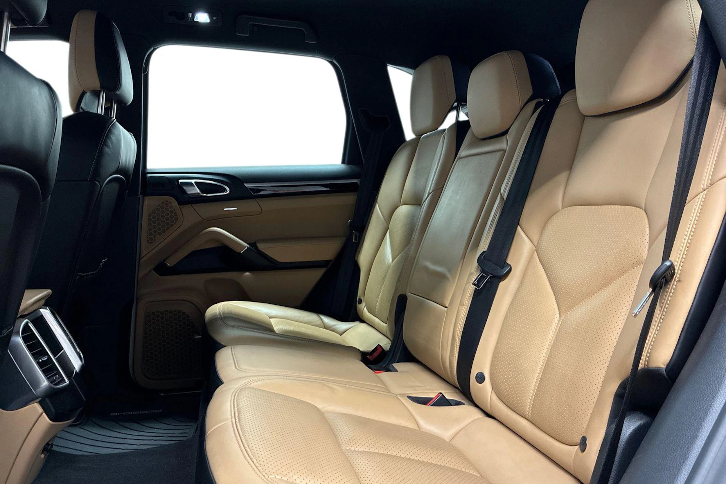 valkoinen Porsche Cayenne 2015 kuva 8.