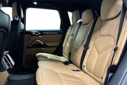 valkoinen Porsche Cayenne 2015 kuva 8.