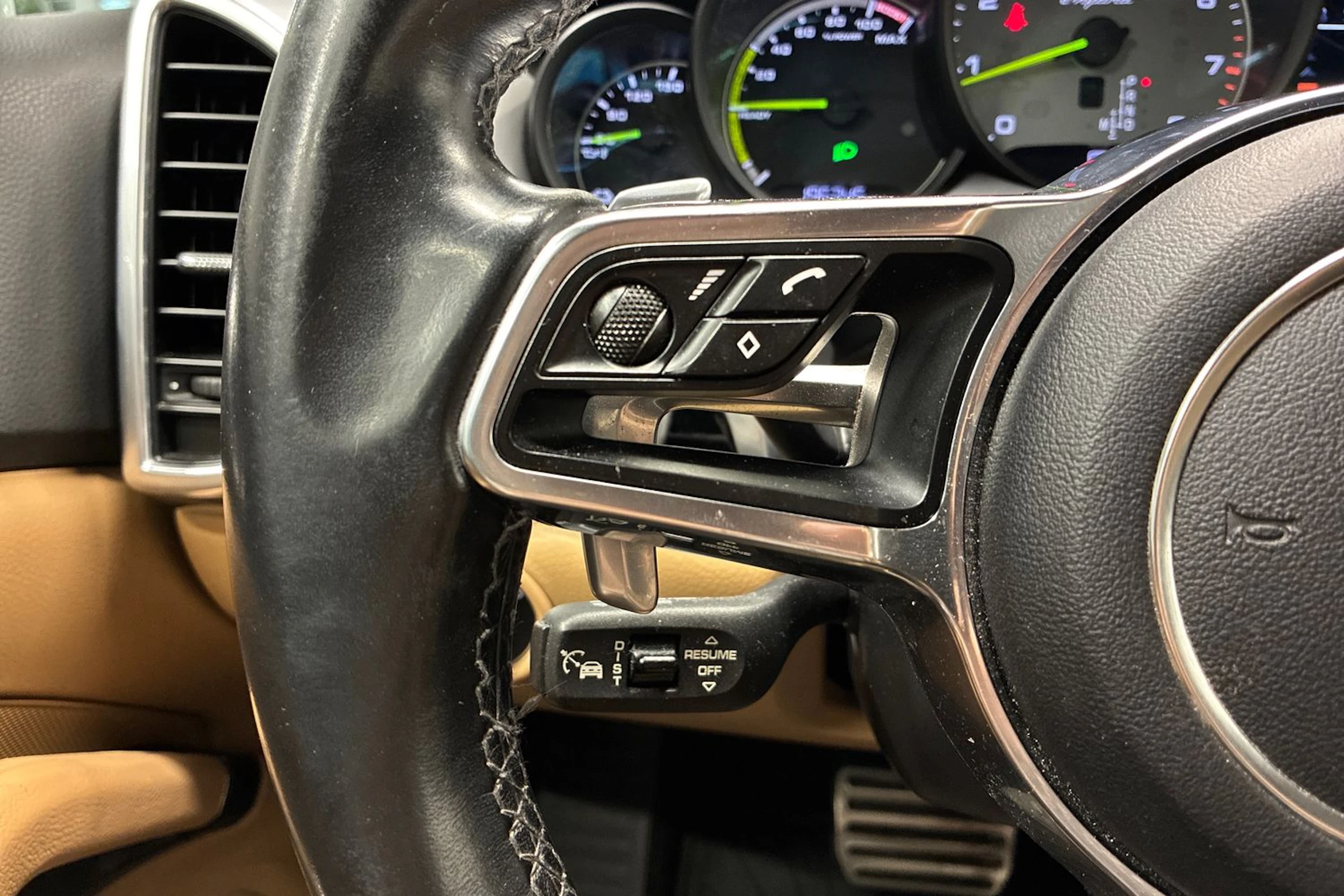 valkoinen Porsche Cayenne 2015 kuva 14.