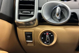 valkoinen Porsche Cayenne 2015 kuva 17.