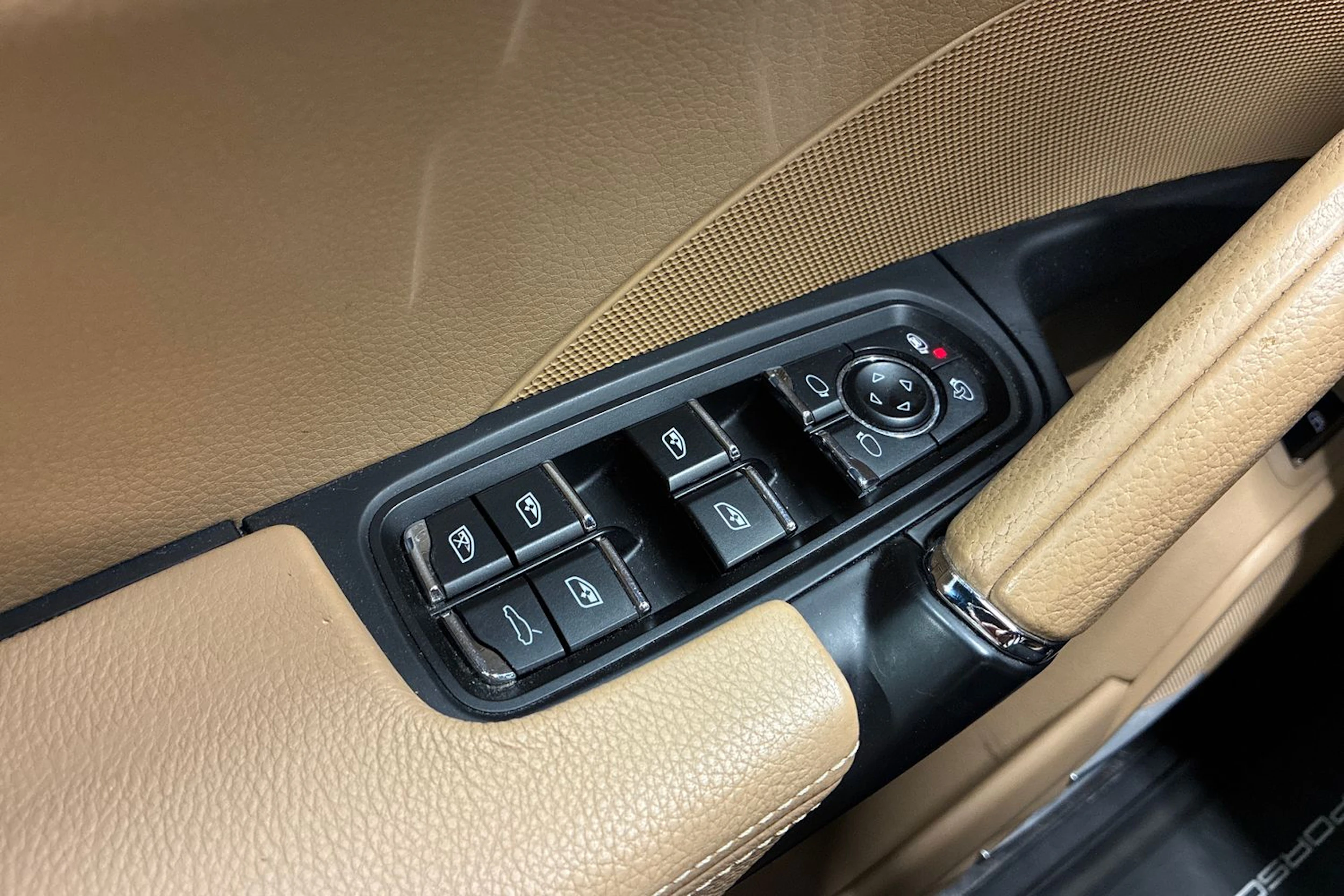 valkoinen Porsche Cayenne 2015 kuva 18.