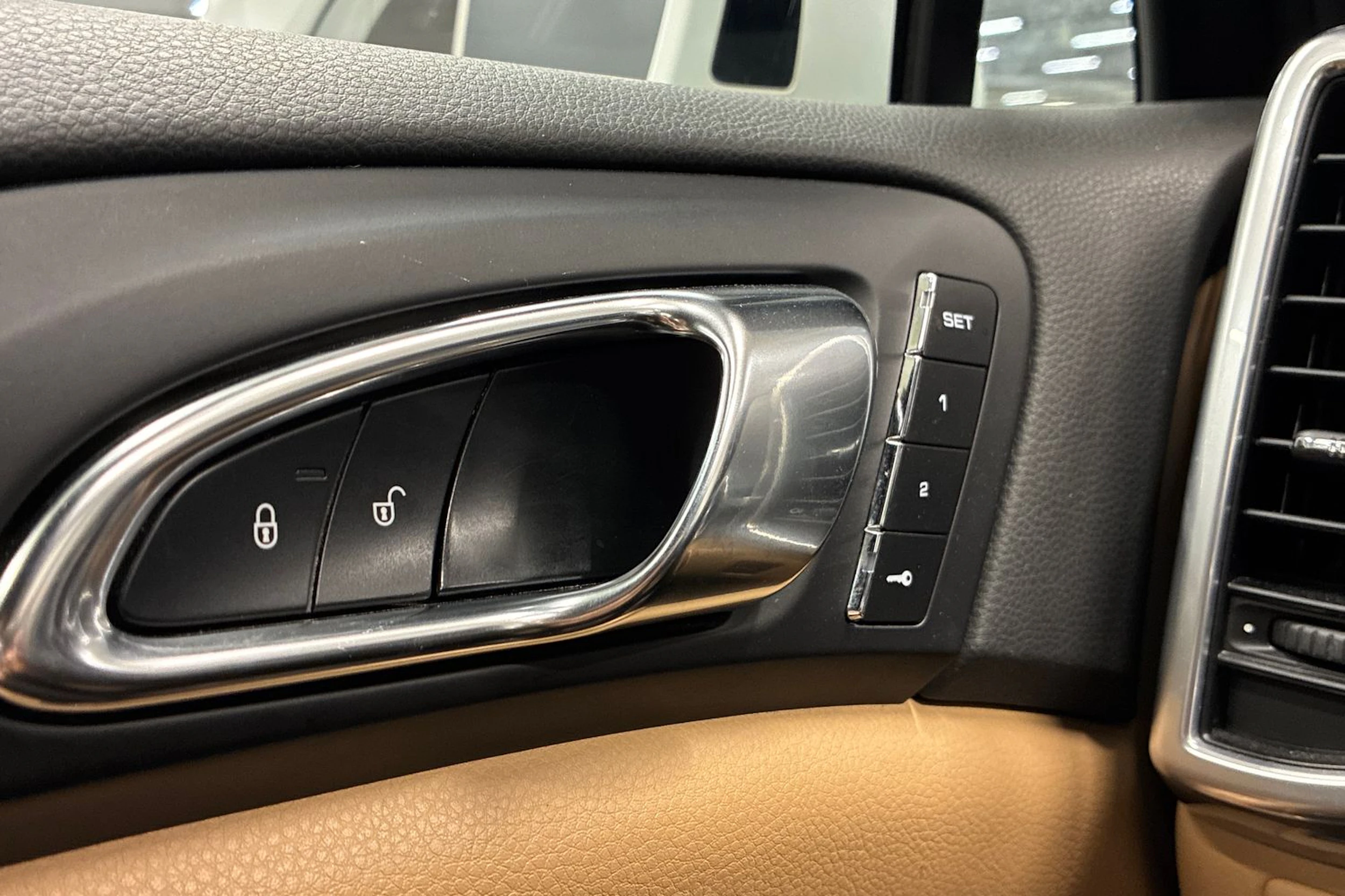 valkoinen Porsche Cayenne 2015 kuva 19.